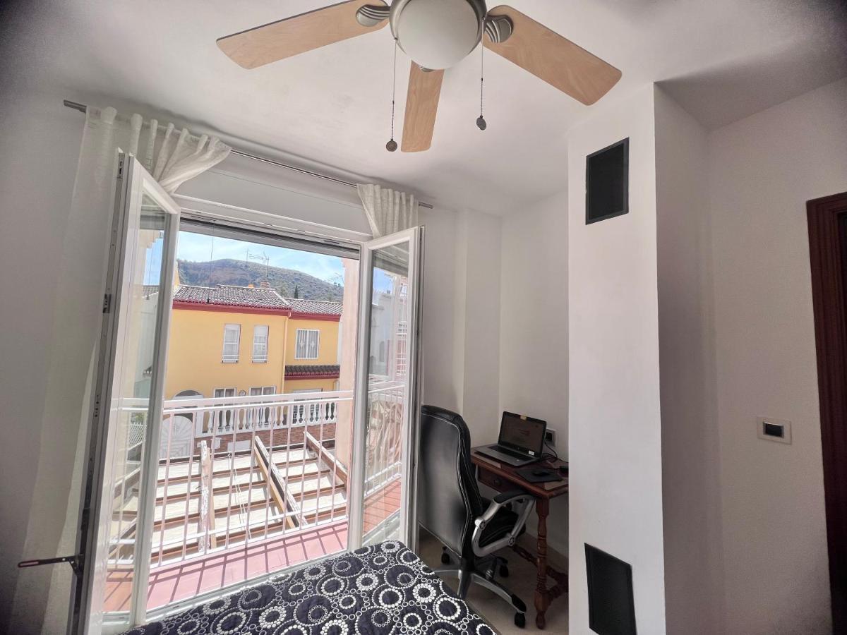Casa Ideal Familias Y Grupos Con Balcones Exterior Soleada Patios Cerca Alhambra, Sierra Nevada, Rio Genil, Lancha Del Genil, Parque Llano Y Reloj Del Sol Con Barbacoas, Campo De Futbol, Circuito Gimnasia Apartment Granada Exterior photo