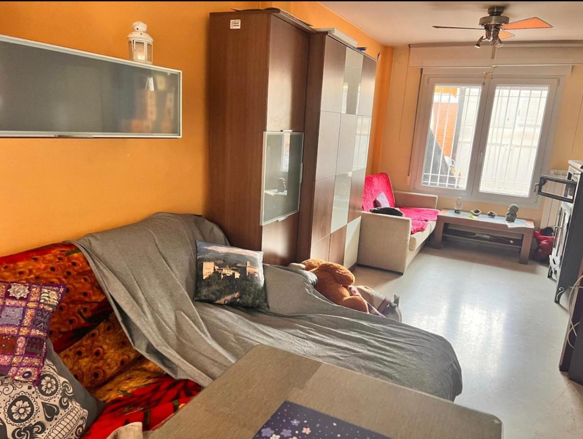 Casa Ideal Familias Y Grupos Con Balcones Exterior Soleada Patios Cerca Alhambra, Sierra Nevada, Rio Genil, Lancha Del Genil, Parque Llano Y Reloj Del Sol Con Barbacoas, Campo De Futbol, Circuito Gimnasia Apartment Granada Exterior photo