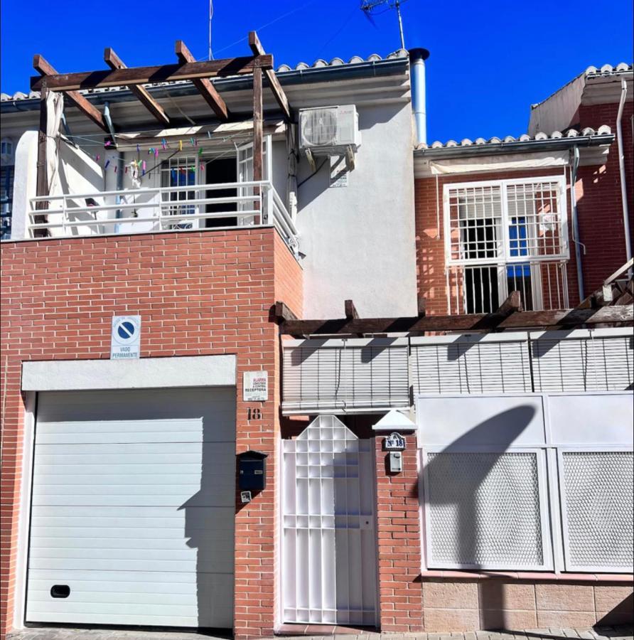 Casa Ideal Familias Y Grupos Con Balcones Exterior Soleada Patios Cerca Alhambra, Sierra Nevada, Rio Genil, Lancha Del Genil, Parque Llano Y Reloj Del Sol Con Barbacoas, Campo De Futbol, Circuito Gimnasia Apartment Granada Exterior photo