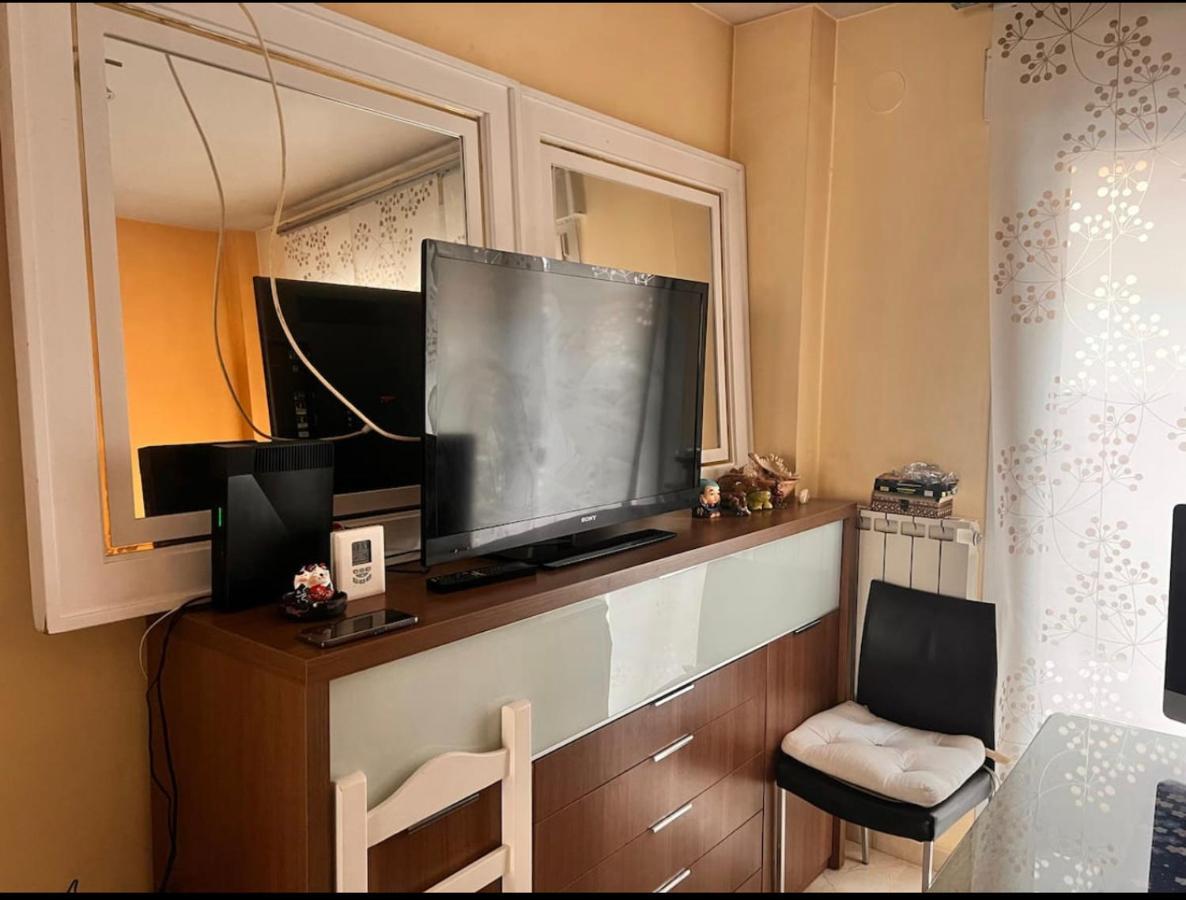 Casa Ideal Familias Y Grupos Con Balcones Exterior Soleada Patios Cerca Alhambra, Sierra Nevada, Rio Genil, Lancha Del Genil, Parque Llano Y Reloj Del Sol Con Barbacoas, Campo De Futbol, Circuito Gimnasia Apartment Granada Exterior photo