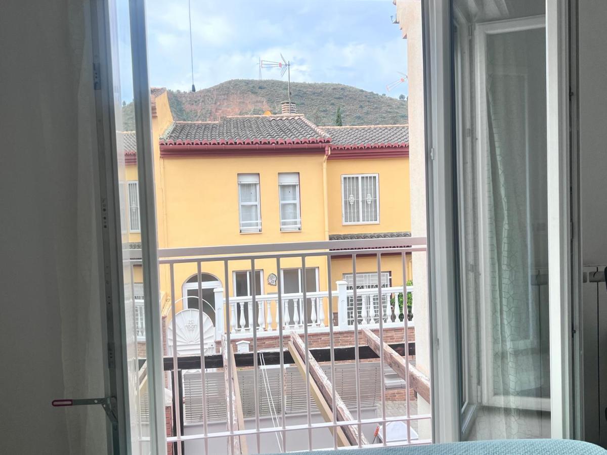 Casa Ideal Familias Y Grupos Con Balcones Exterior Soleada Patios Cerca Alhambra, Sierra Nevada, Rio Genil, Lancha Del Genil, Parque Llano Y Reloj Del Sol Con Barbacoas, Campo De Futbol, Circuito Gimnasia Apartment Granada Exterior photo