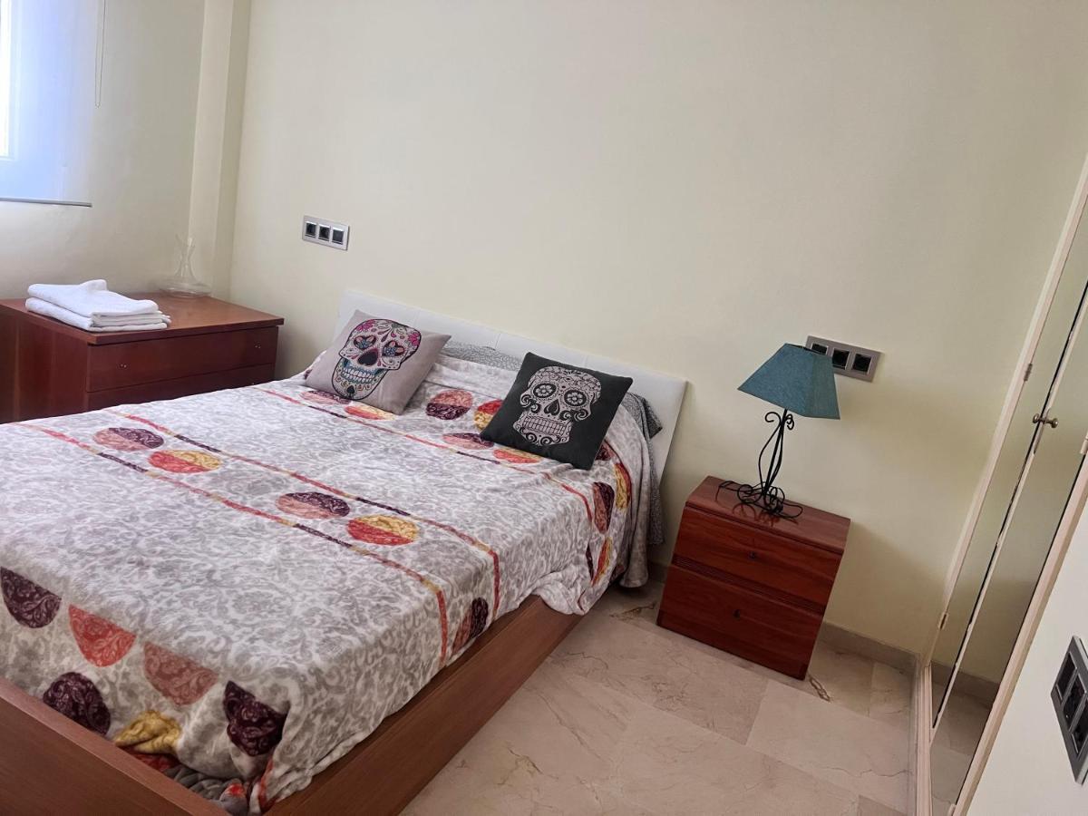 Casa Ideal Familias Y Grupos Con Balcones Exterior Soleada Patios Cerca Alhambra, Sierra Nevada, Rio Genil, Lancha Del Genil, Parque Llano Y Reloj Del Sol Con Barbacoas, Campo De Futbol, Circuito Gimnasia Apartment Granada Exterior photo