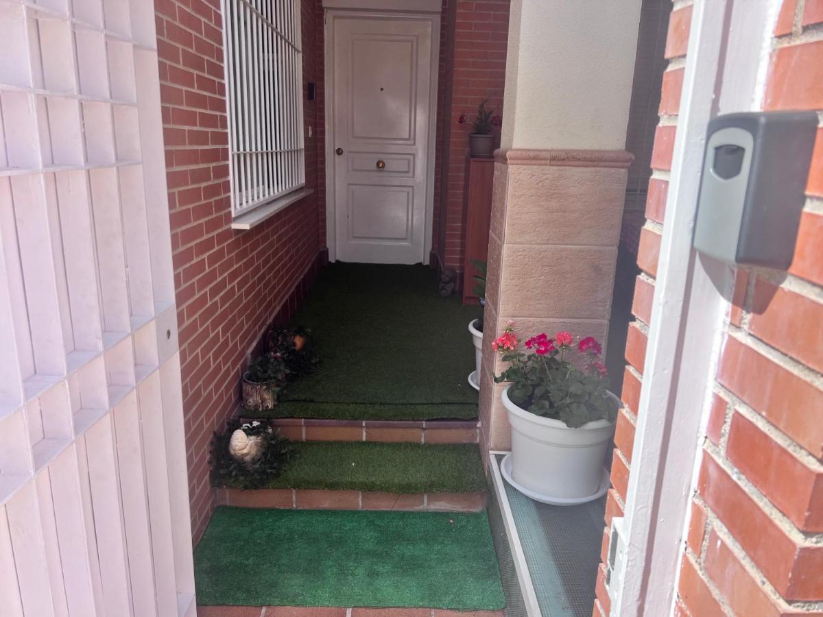 Casa Ideal Familias Y Grupos Con Balcones Exterior Soleada Patios Cerca Alhambra, Sierra Nevada, Rio Genil, Lancha Del Genil, Parque Llano Y Reloj Del Sol Con Barbacoas, Campo De Futbol, Circuito Gimnasia Apartment Granada Exterior photo
