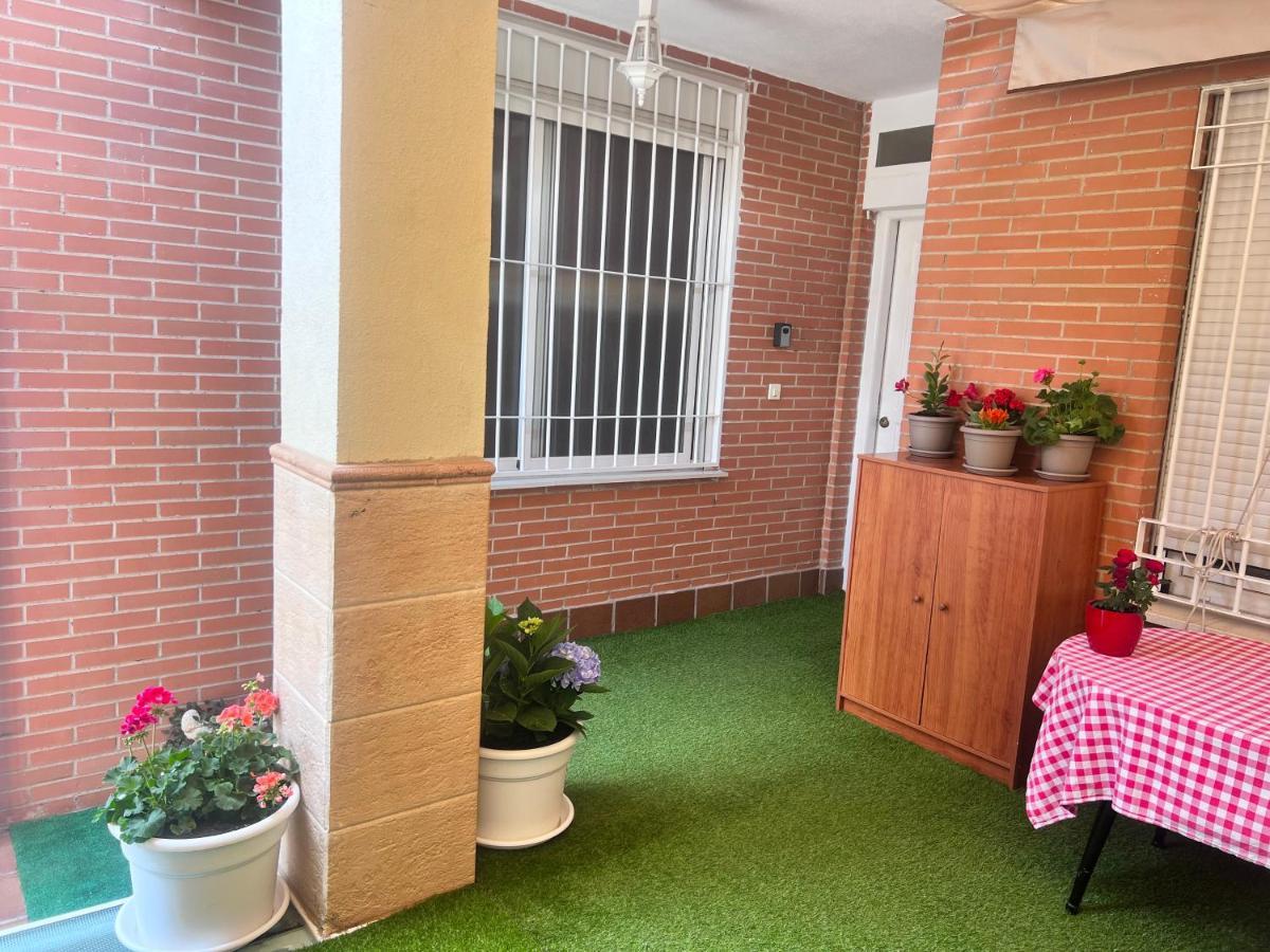 Casa Ideal Familias Y Grupos Con Balcones Exterior Soleada Patios Cerca Alhambra, Sierra Nevada, Rio Genil, Lancha Del Genil, Parque Llano Y Reloj Del Sol Con Barbacoas, Campo De Futbol, Circuito Gimnasia Apartment Granada Exterior photo
