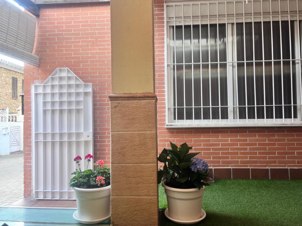 Casa Ideal Familias Y Grupos Con Balcones Exterior Soleada Patios Cerca Alhambra, Sierra Nevada, Rio Genil, Lancha Del Genil, Parque Llano Y Reloj Del Sol Con Barbacoas, Campo De Futbol, Circuito Gimnasia Apartment Granada Exterior photo