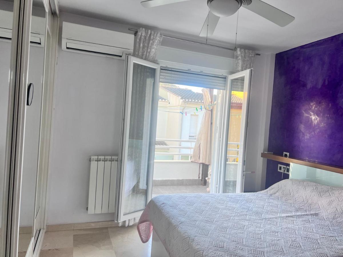 Casa Ideal Familias Y Grupos Con Balcones Exterior Soleada Patios Cerca Alhambra, Sierra Nevada, Rio Genil, Lancha Del Genil, Parque Llano Y Reloj Del Sol Con Barbacoas, Campo De Futbol, Circuito Gimnasia Apartment Granada Exterior photo