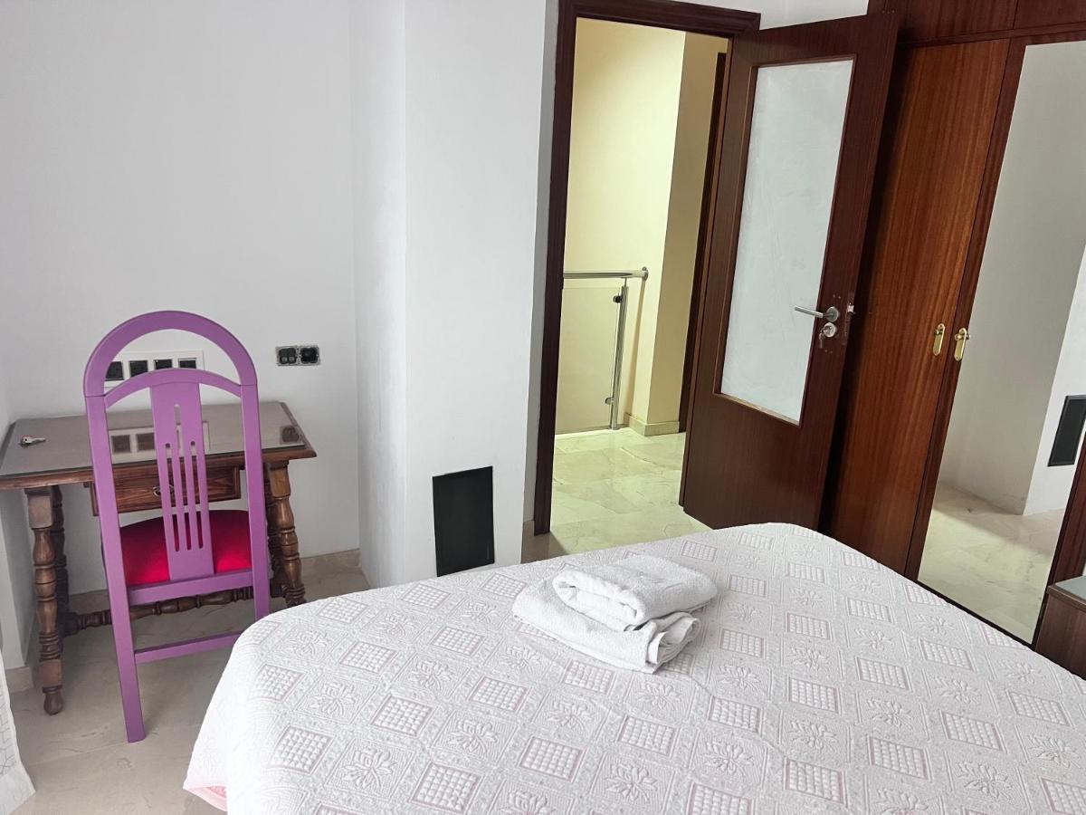 Casa Ideal Familias Y Grupos Con Balcones Exterior Soleada Patios Cerca Alhambra, Sierra Nevada, Rio Genil, Lancha Del Genil, Parque Llano Y Reloj Del Sol Con Barbacoas, Campo De Futbol, Circuito Gimnasia Apartment Granada Exterior photo