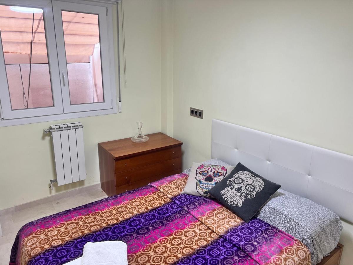 Casa Ideal Familias Y Grupos Con Balcones Exterior Soleada Patios Cerca Alhambra, Sierra Nevada, Rio Genil, Lancha Del Genil, Parque Llano Y Reloj Del Sol Con Barbacoas, Campo De Futbol, Circuito Gimnasia Apartment Granada Exterior photo