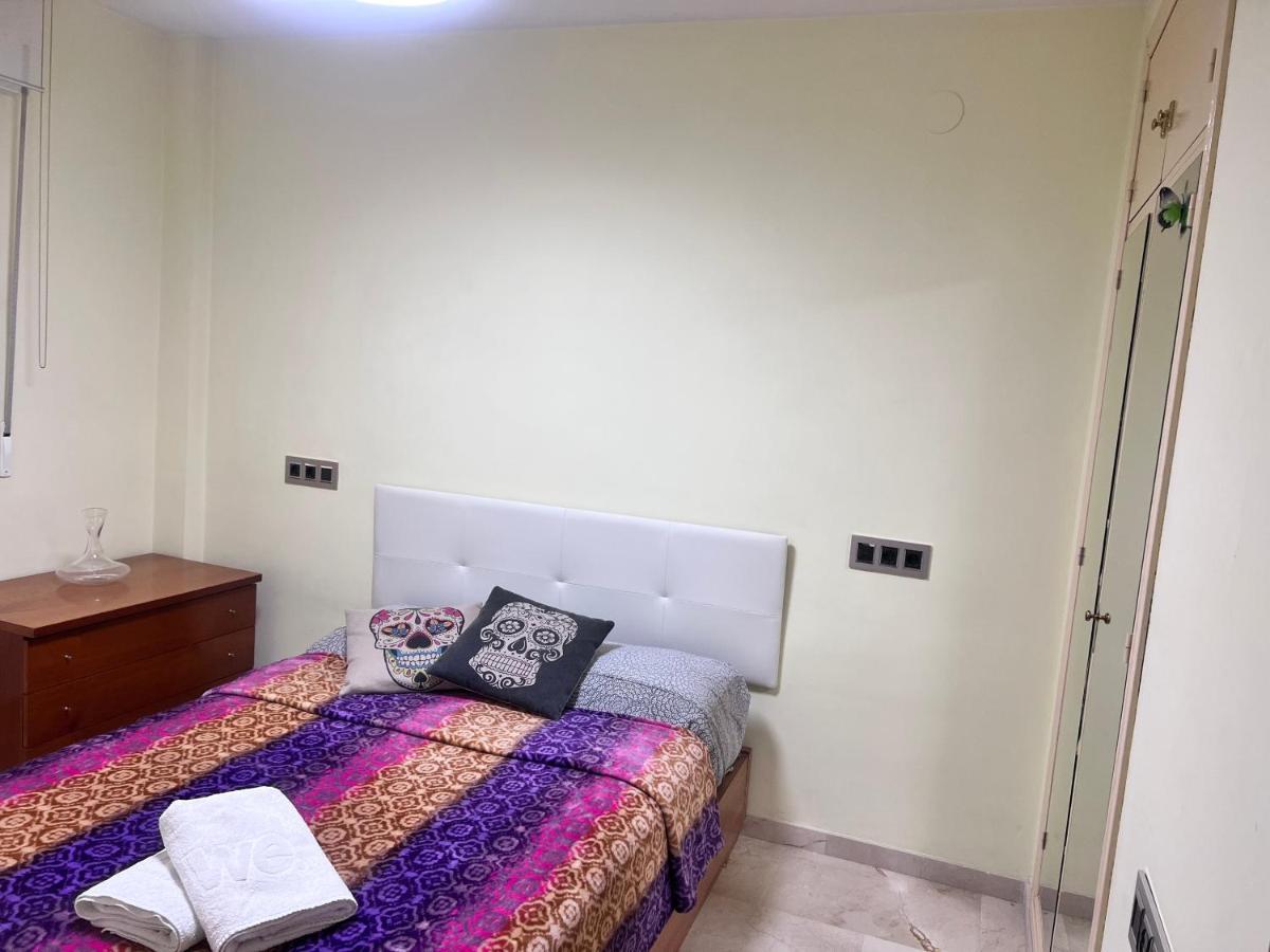 Casa Ideal Familias Y Grupos Con Balcones Exterior Soleada Patios Cerca Alhambra, Sierra Nevada, Rio Genil, Lancha Del Genil, Parque Llano Y Reloj Del Sol Con Barbacoas, Campo De Futbol, Circuito Gimnasia Apartment Granada Exterior photo